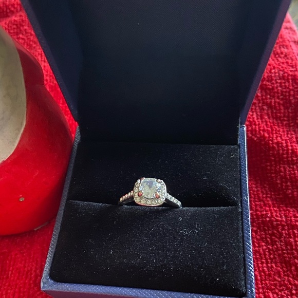 NWT classic 4 prong round CZ 18k gold plated ring  size 7 - Picture 1 of 1